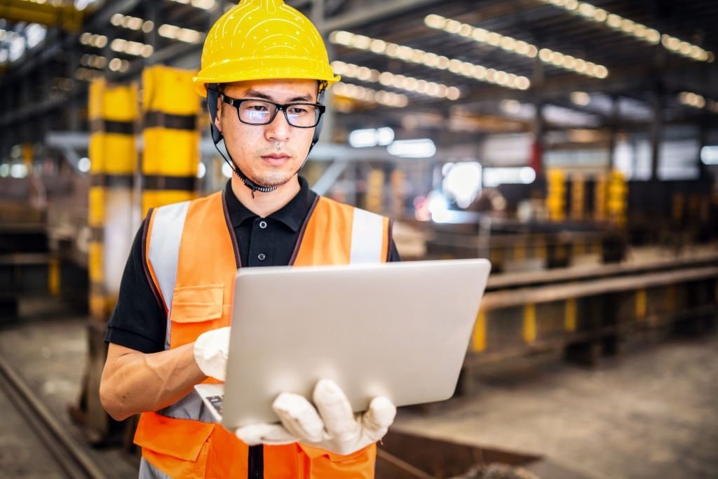 Professional Undergraduate Level 4 Engineering Management